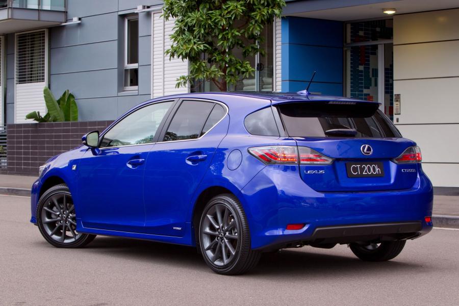  Lexus CT200h F-Sport 2011 года  (UK) (фото 17 из 21)